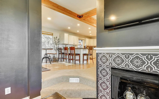 Hot Tub & Mtn Views: Charming Utah Canyon Retreat