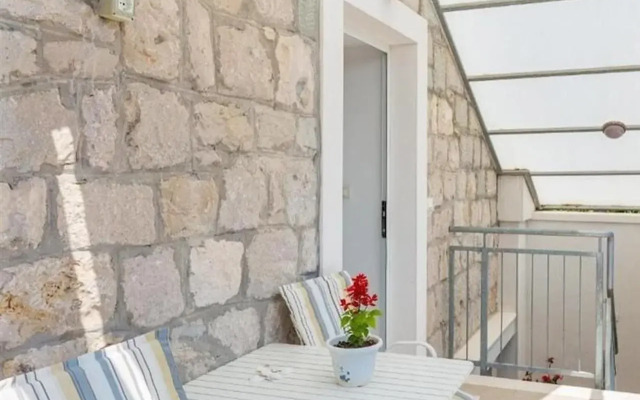 Split Center Suites