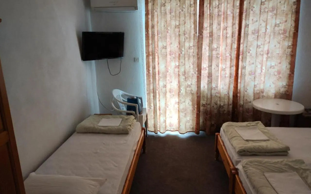 Zlatevi Guest House