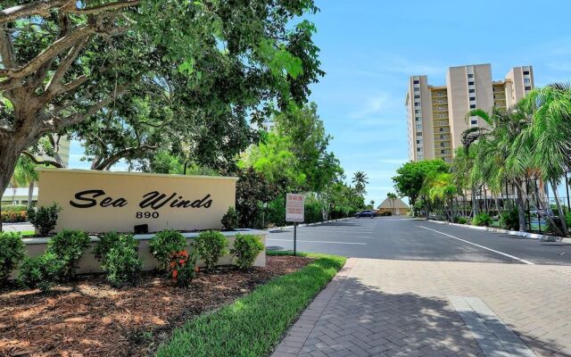 Charming Beachfront Condo With Pool, spa and Views