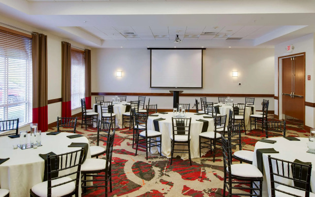 DoubleTree by Hilton Raleigh - Cary