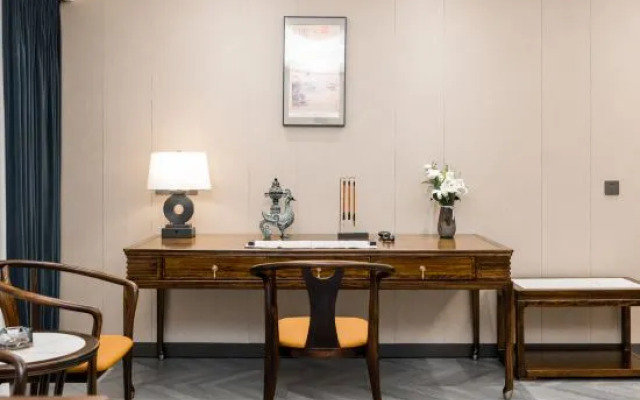 Chengdu Fengqi Hotel