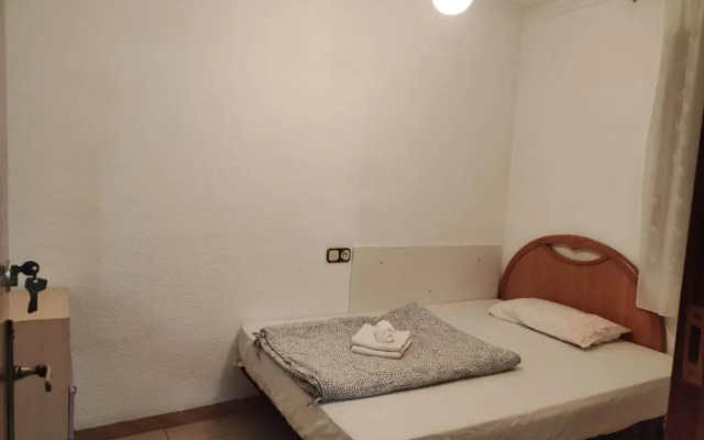 30-3- Бюджетная КОМНАТА в квартире для 2 человека, Alicante