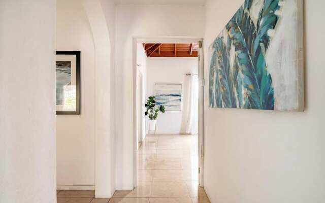 Runaway Bay Gem Villa