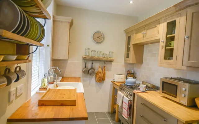 398 Avondale Place Apartment