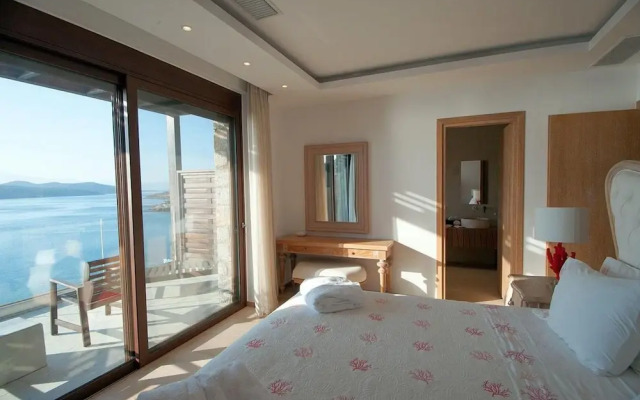 Beach Access 5 Bedroom Villa