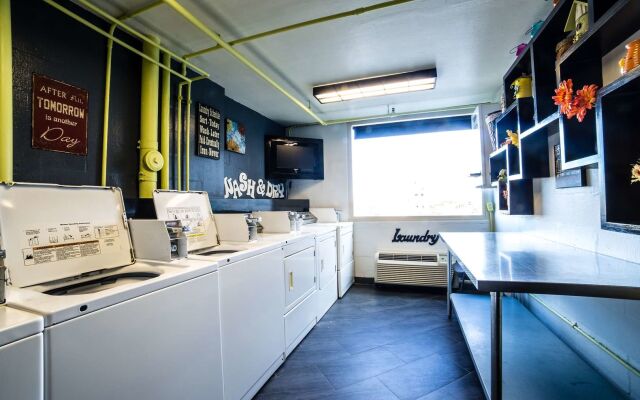 Georgian Inn Beach Club