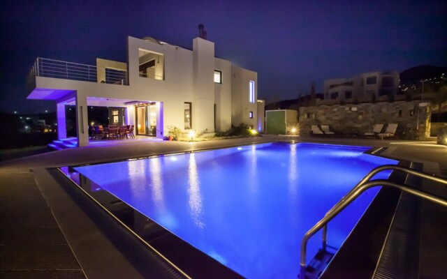 Stylish Landscaped Villa With Private Pool and Childrens Games 700m to Beach 1km to Restaurant