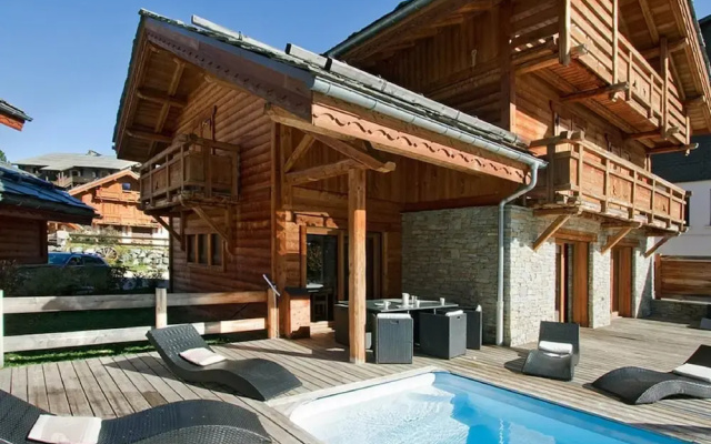 Chalet in Les Deux Alpes With Private Pool