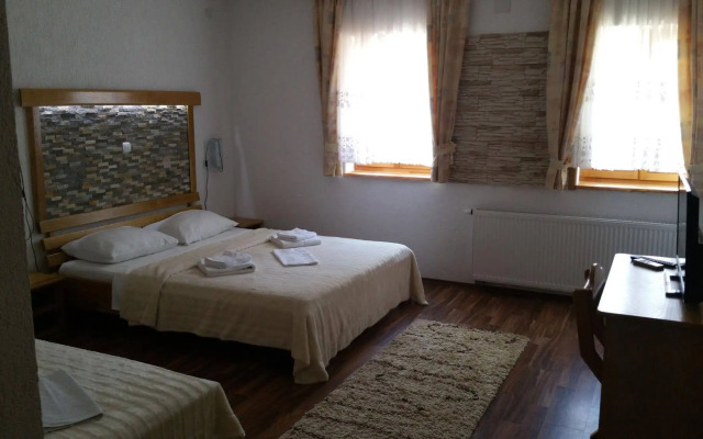 Rustic Inn River 2