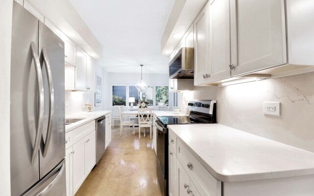 6401 Treetops