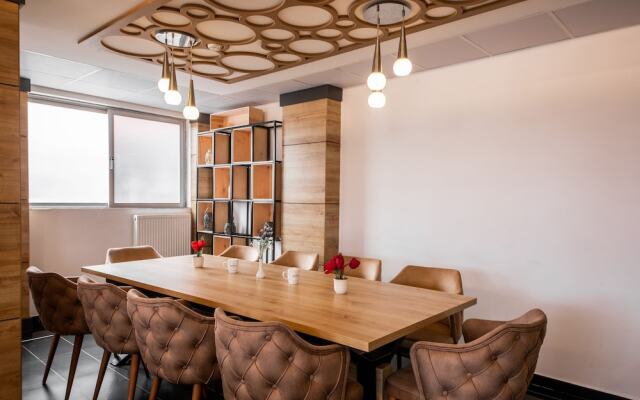 Adresin Hotel
