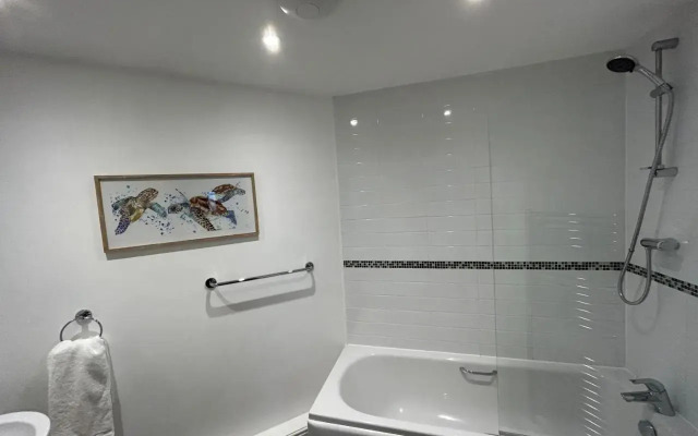 Wokingham Spectacular 2 Bedroom Penthouse