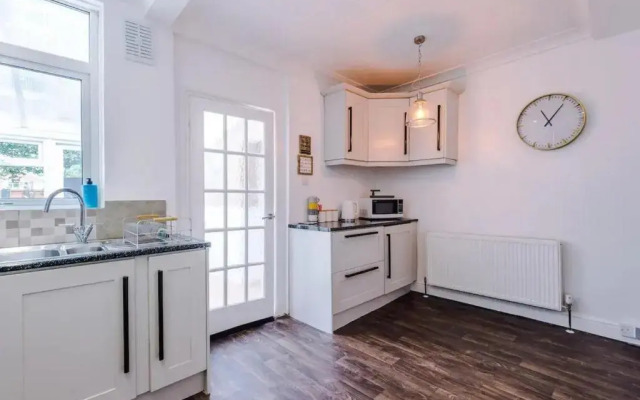 Elegant 2BD Family Retreat Blackpool Town!