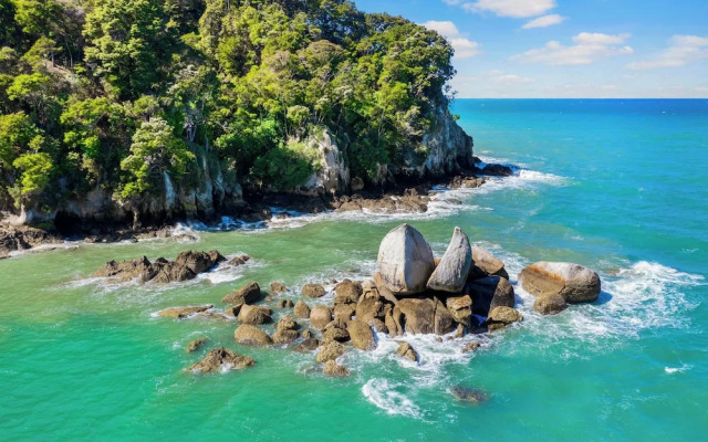 Oceanview Penthouse Suite & Beach Access