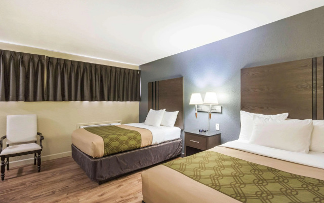 Econolodge Inn & Suites
