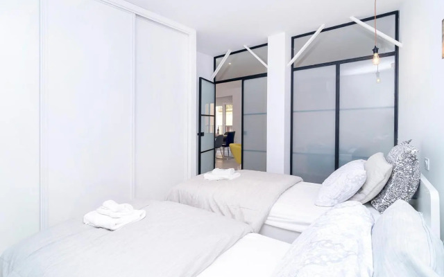 Smiling Apartment Near Puerta del Sol by Batuecas