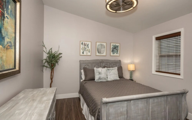 Heart of Mainstrasse Apt 2