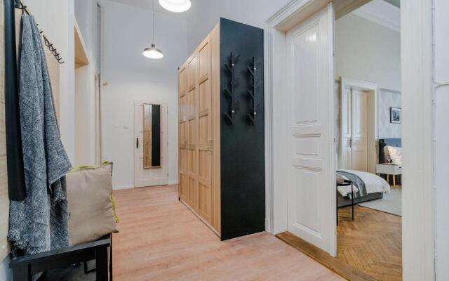 Modern and Huge APTs in Center by Michal&Friends