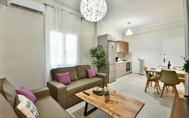 Fresh & renovated apartment next to metro station