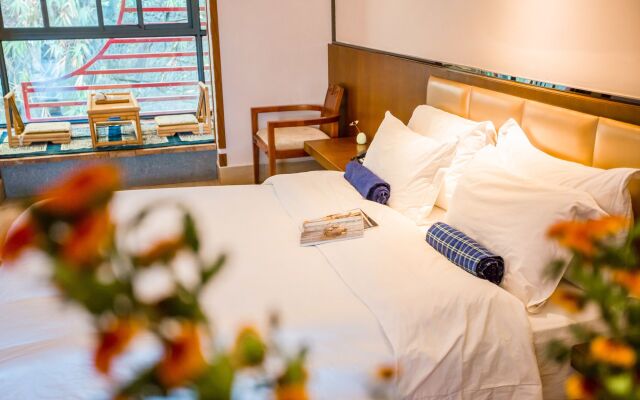Yangshuo C.Source West Street Residence