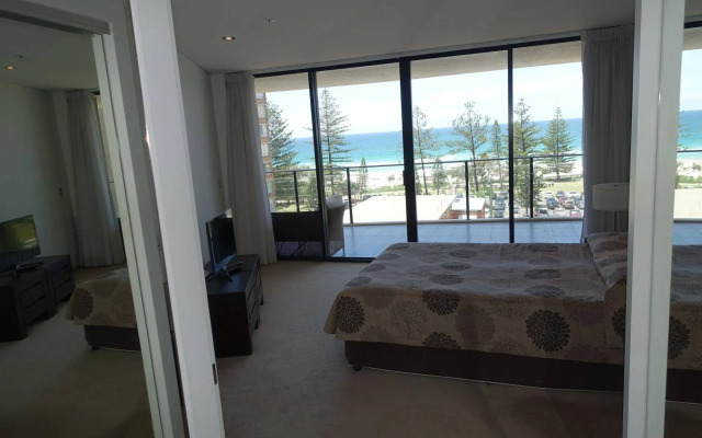 Ambience on Burleigh Beach
