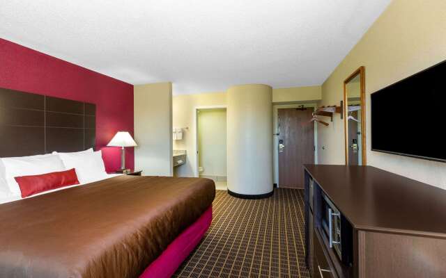 Baymont Inn & Suites by Wyndham Mukwonago