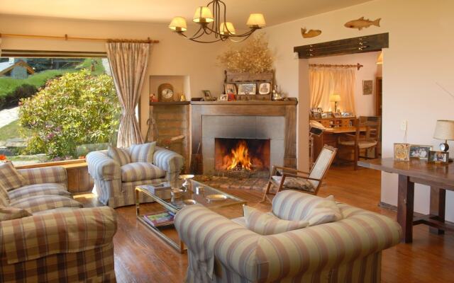 Warm House on the Edge of Lake H28