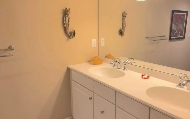 Collins Avenue 100 #309