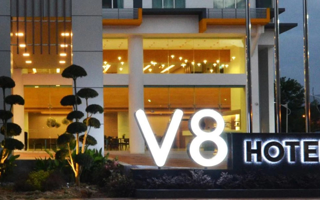 V8 Hotel