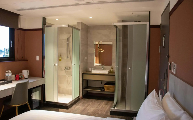 Q21 Hotel