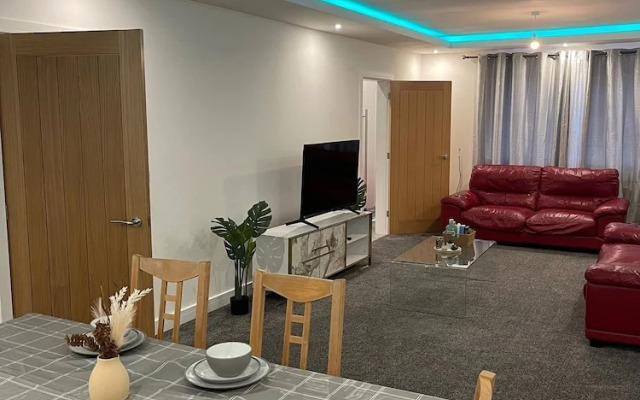 Citrine Suite 4 Bed House in Stoke on Trent