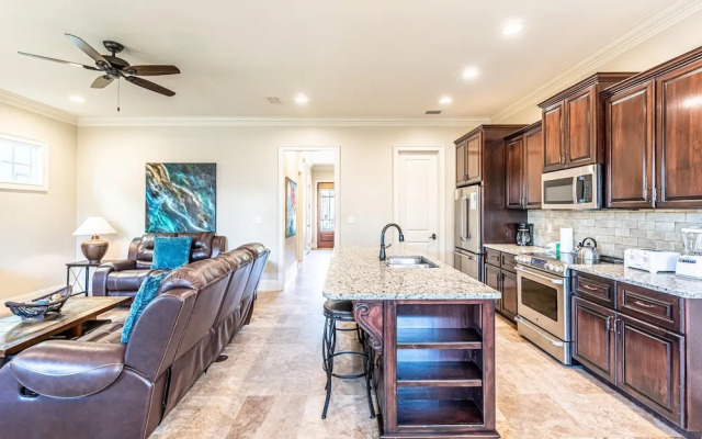 Villa Lago 1975 S2G 4BR 4BA 10