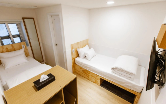 Step Inn Myeongdong 2 - Hostel