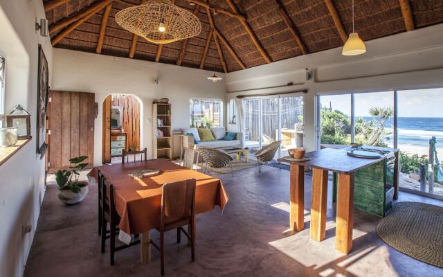 Pura Vida Tofo Beach House
