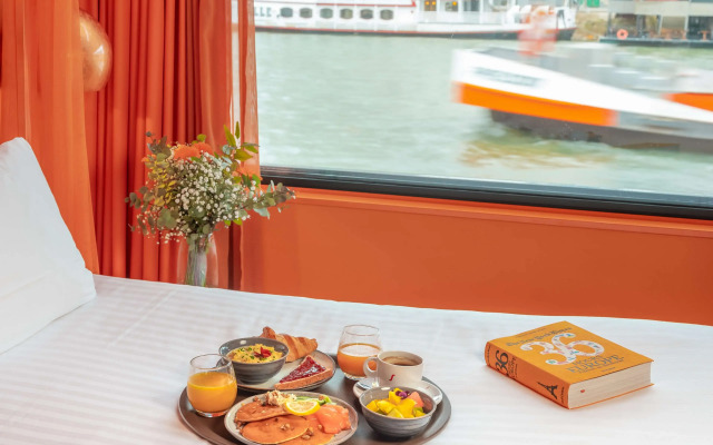 Off Paris Seine
