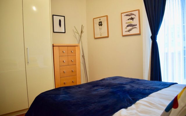 1 Bedroom Modern Apartment in Dublin Sleeps 4