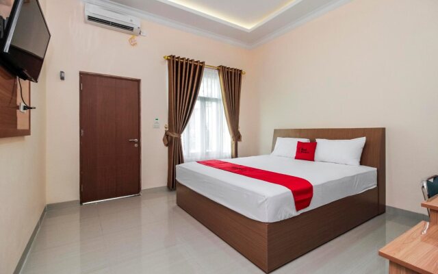 RedDoorz Plus @ Pangkal Pinang Mentok