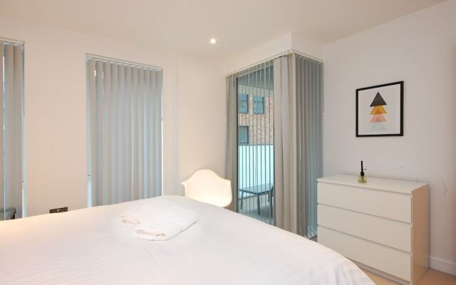 Bright Godfrey Place Nest - HEN21