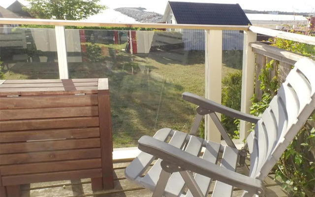 Stuga med havsutsikt och 50m till strand