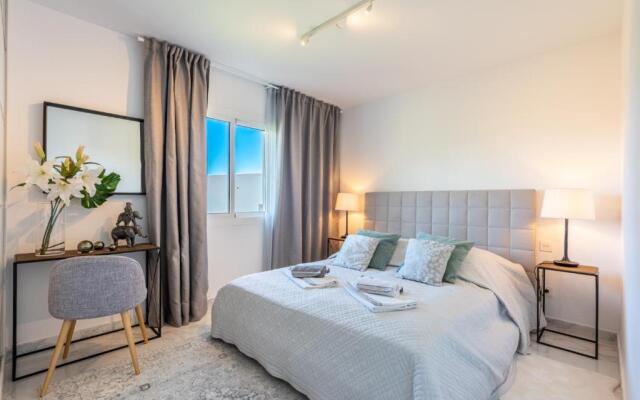 Azahara 1 8B Beautiful apartment frontline golf in popular Aloha