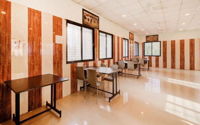 Oyo Flagship 29595 Hotel Akash Executive