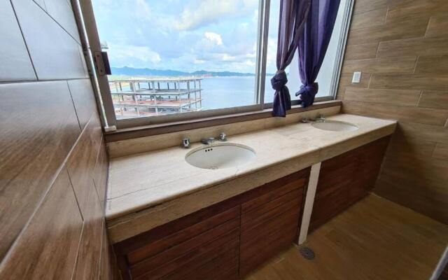 63 Peninsula del Capitan