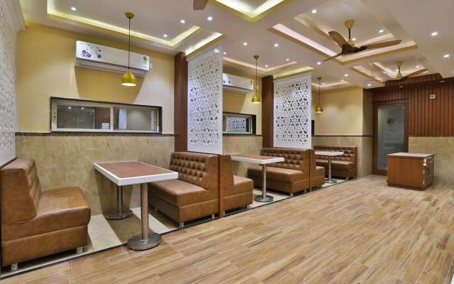 OYO 30559 Center Point