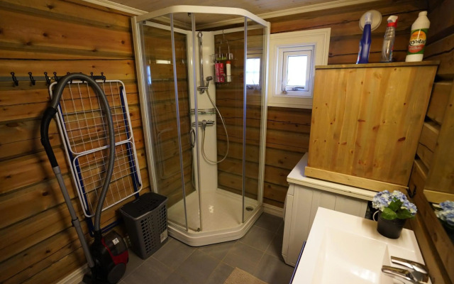 Lake View Apartment with loft