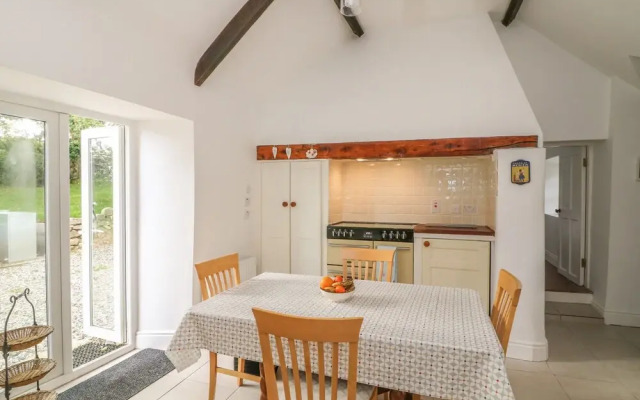 The Old White Cottage