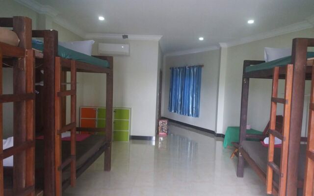 Blue Diamond Guest House - Hostel