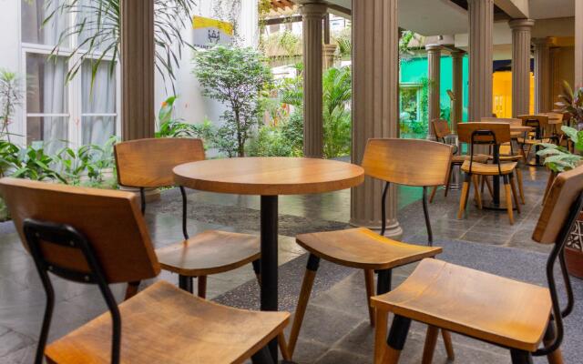 Collection O 6 Grand Palace Kemayoran Near Rs Mitra Keluarga Kemayoran