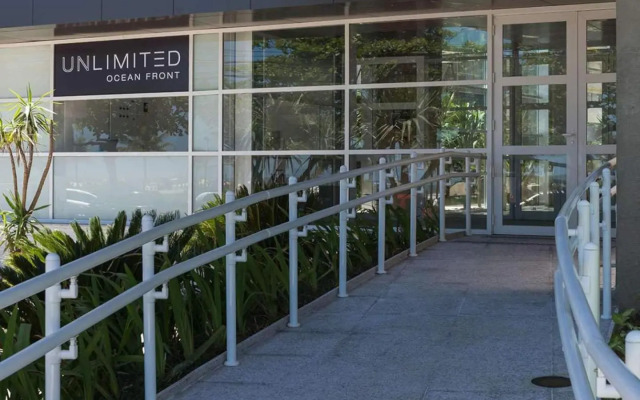 Condomínio de Luxo em Frente à Praia (novinho)