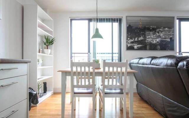 Modern central Penthouse - 1 SecureParking